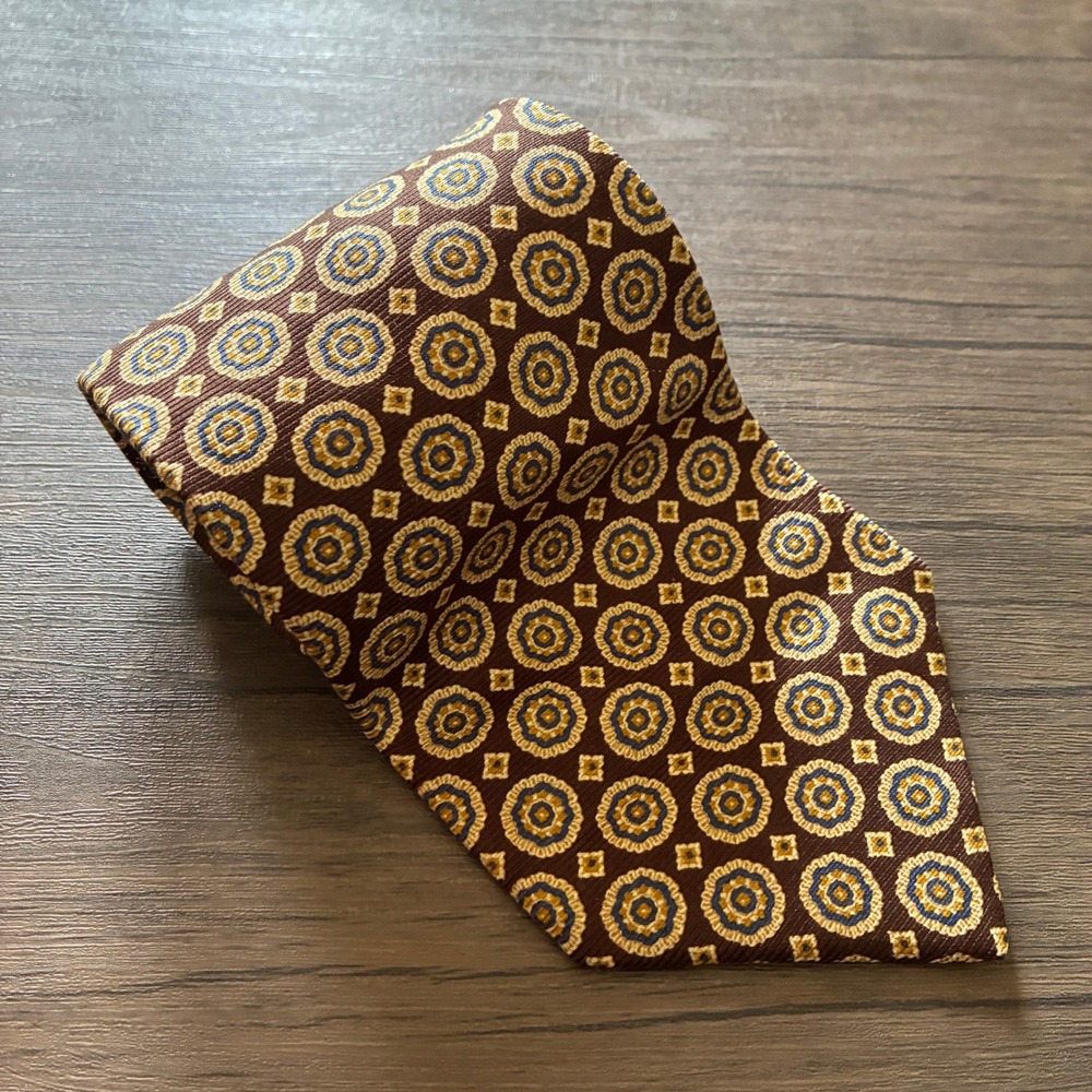 Isaco Medallion Geometric Silk Necktie OS Brown Mens Classic Professional